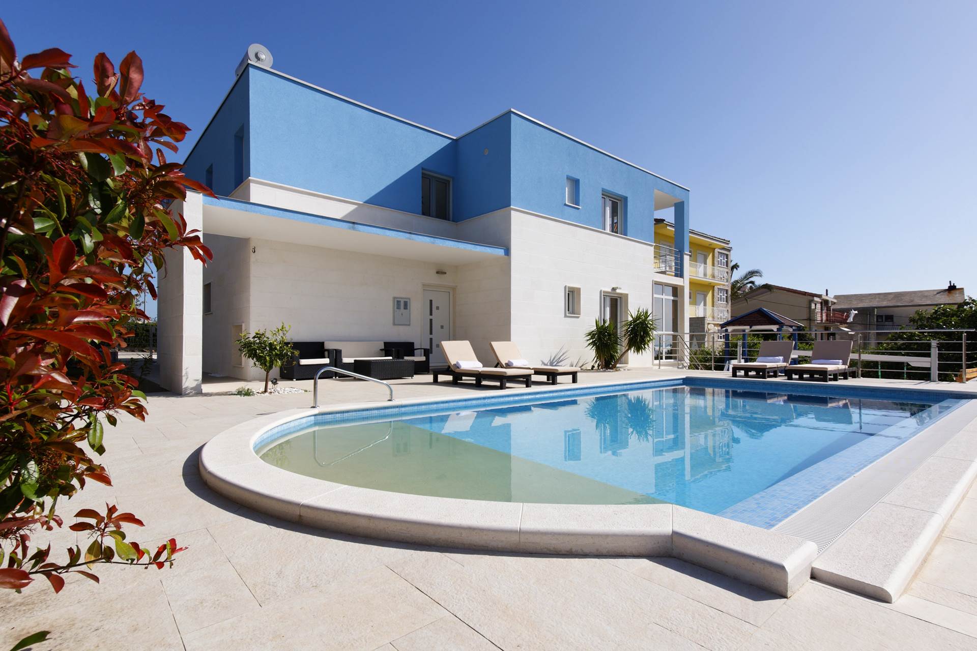 Modern villa with pool in Podstrana