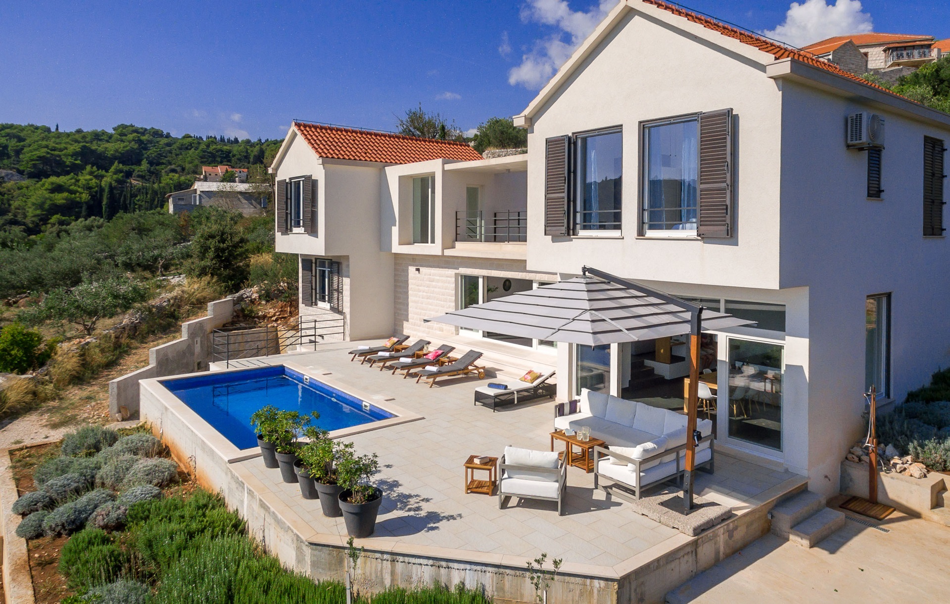 Modern villa with pool in Selca