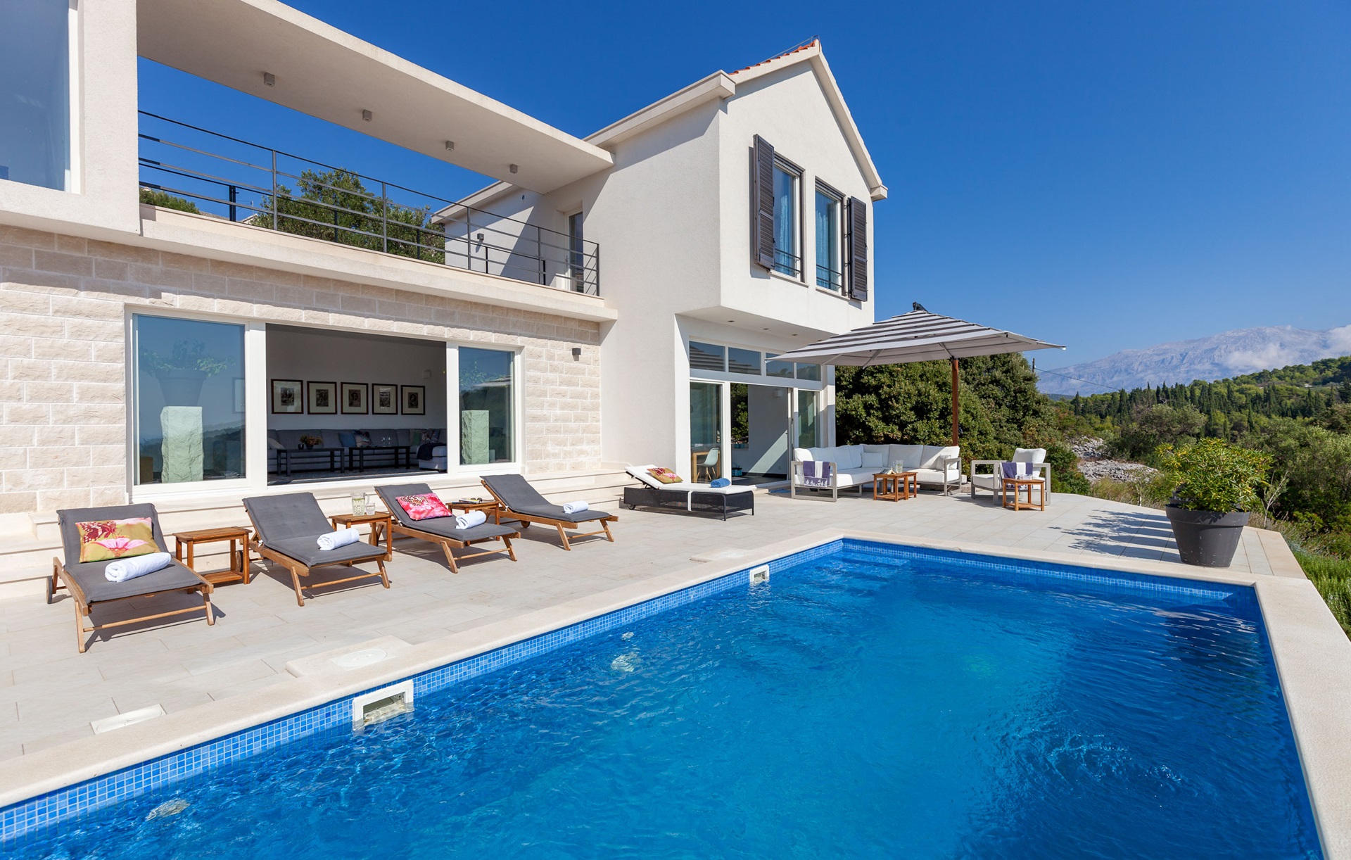 Moderne Villa mit Pool in Selca
