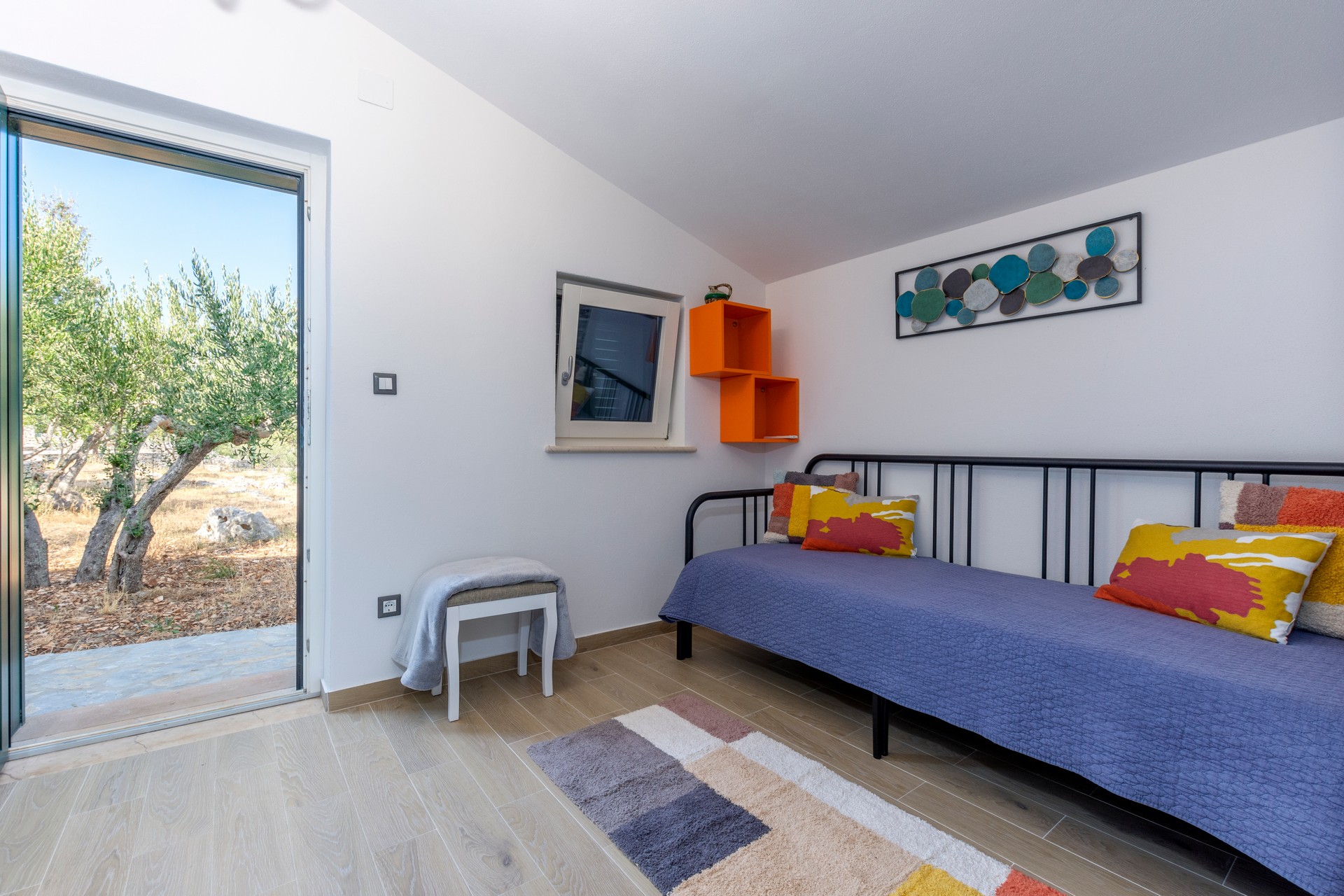 Room with an extra bed in a villa on Brač