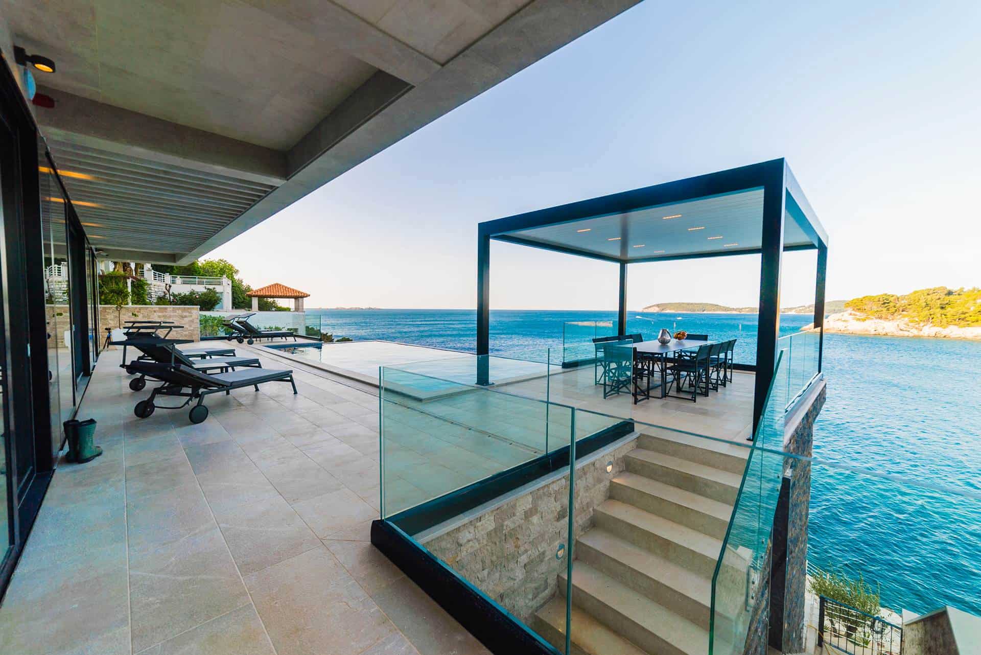New luxury villa with pool in Zaton