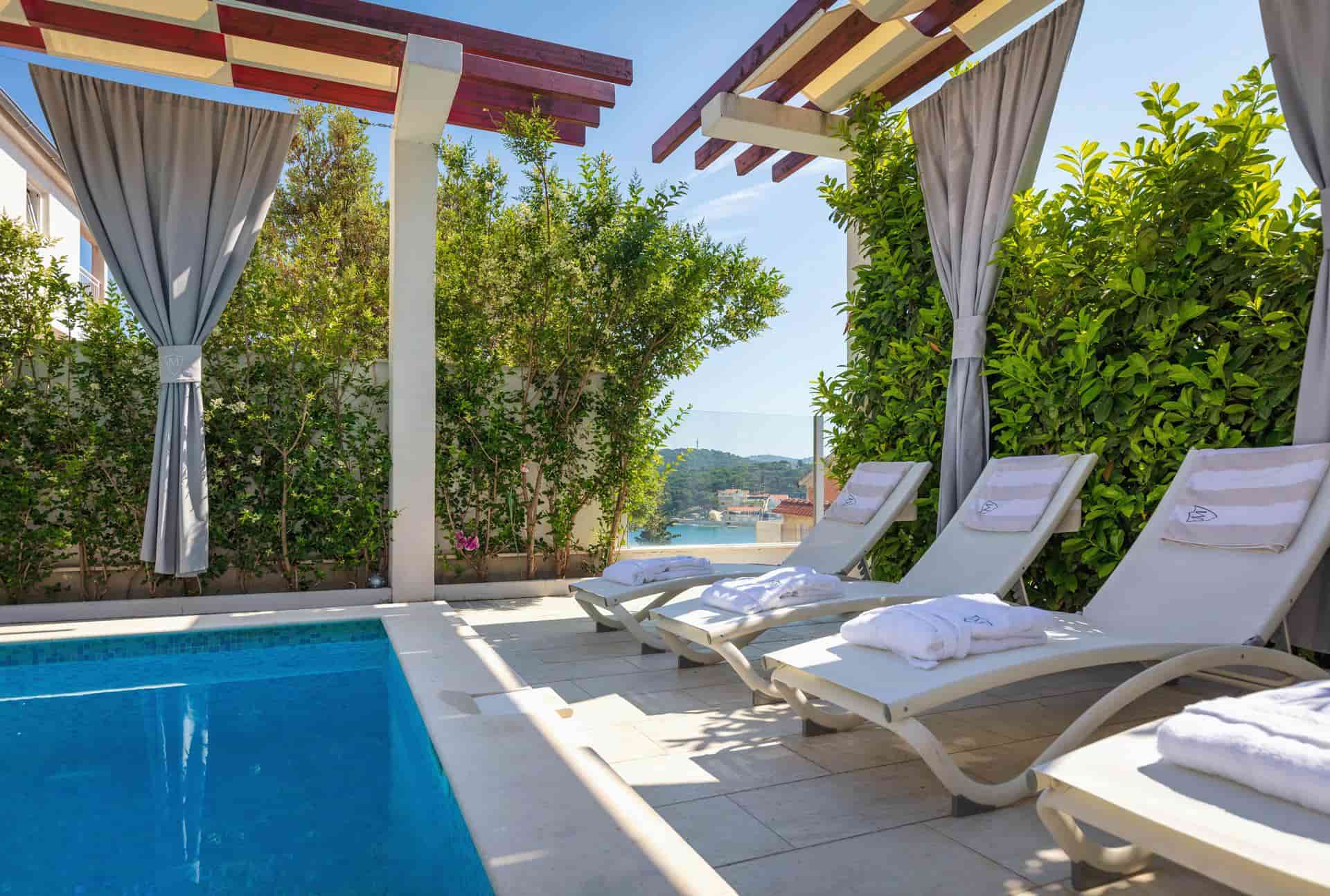 Comfortable villa with pool in Rogoznica