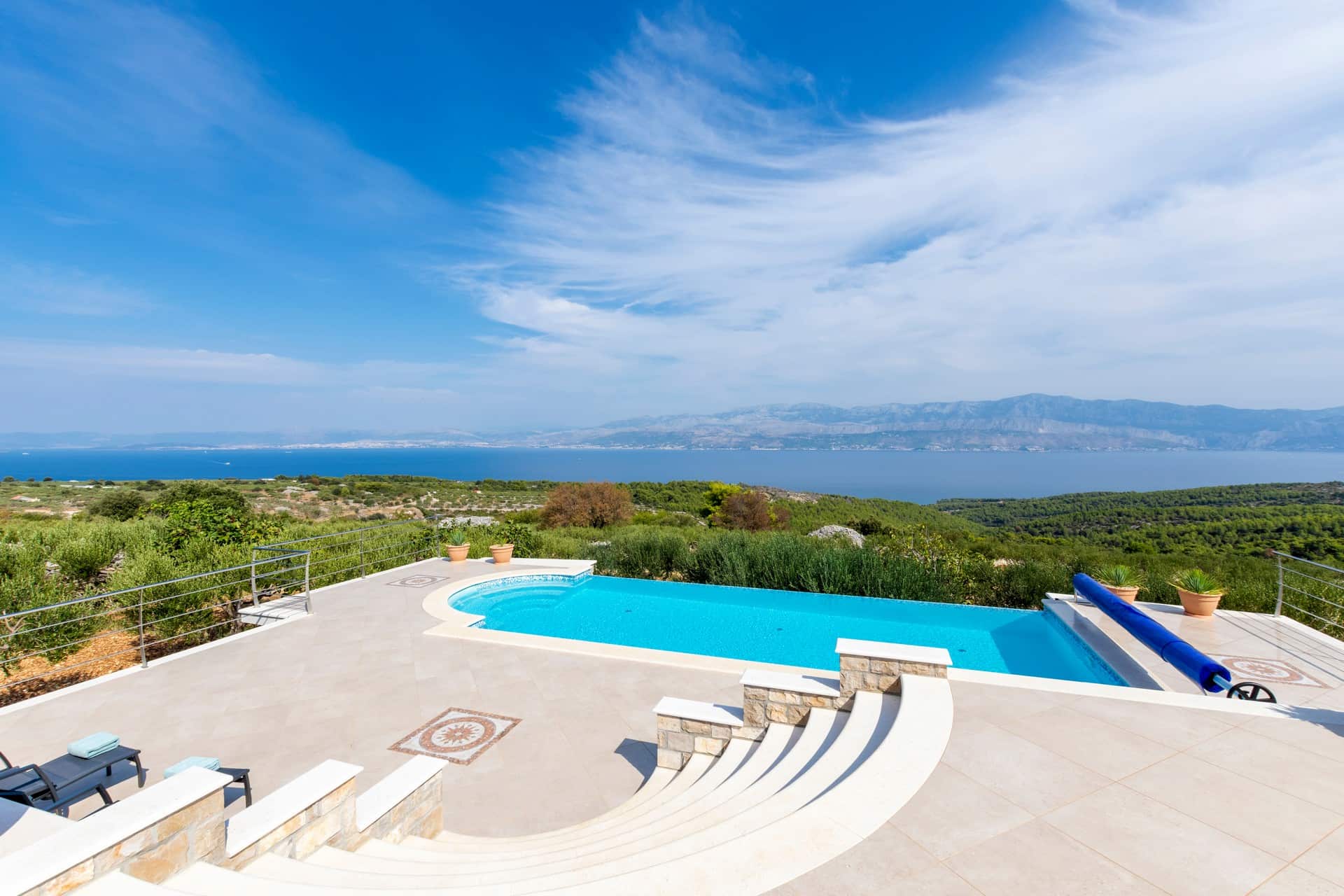 Villa with pool and a stunning sea view