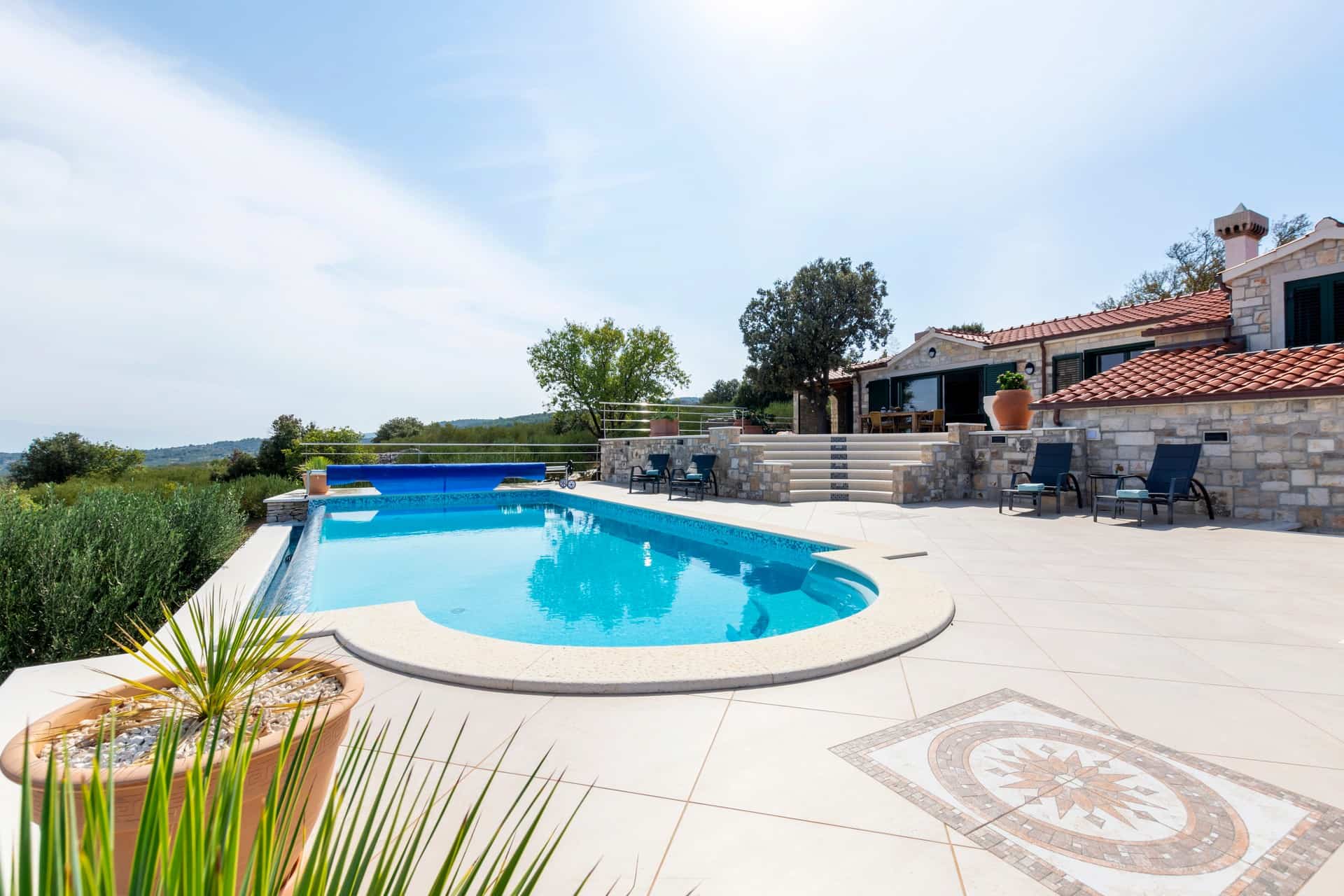 A villa with a swimming pool and a beautiful view of Brač