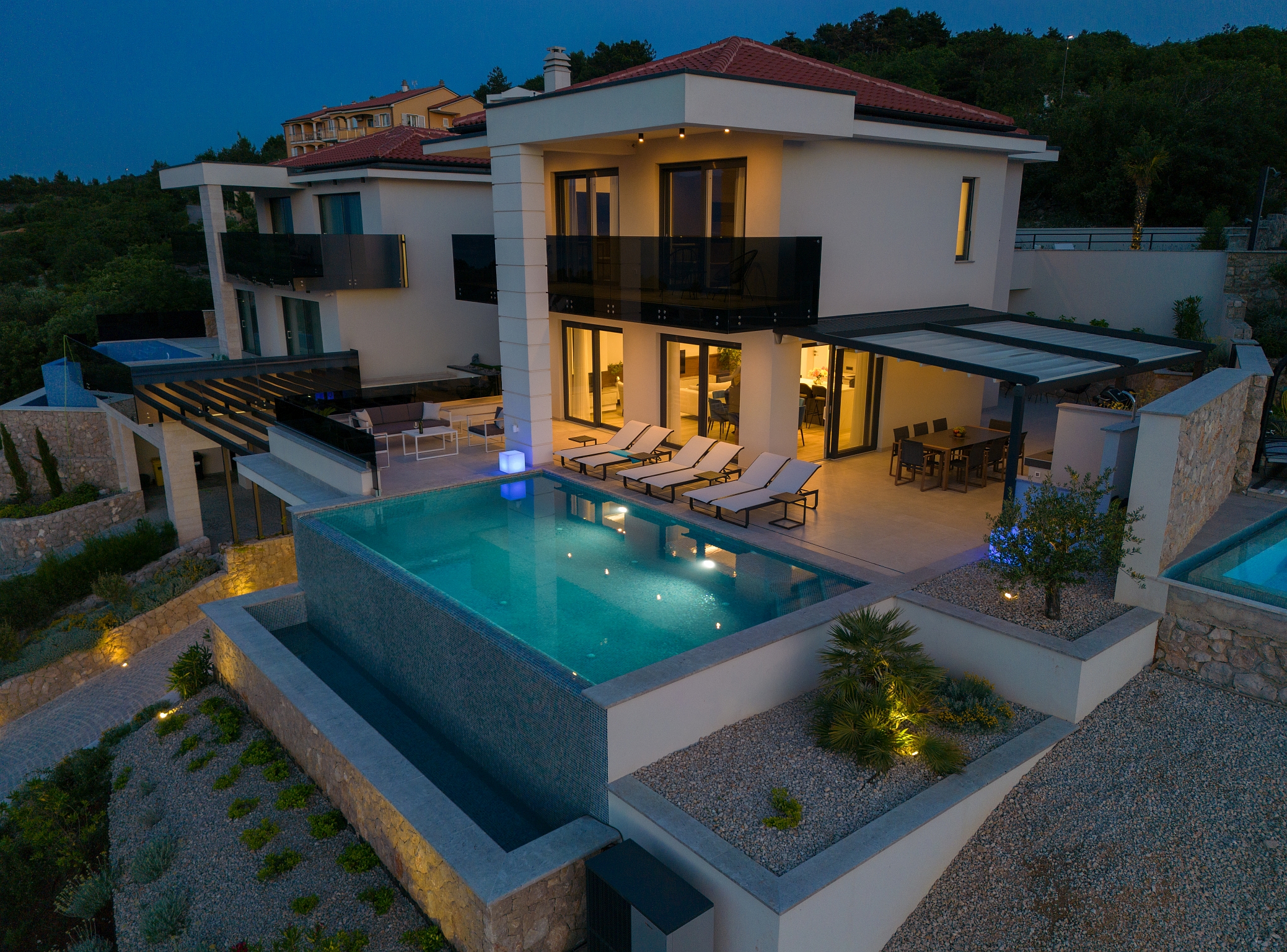 Luxuriöse Villa mit Pool und fantastischem Blick auf das Meer
