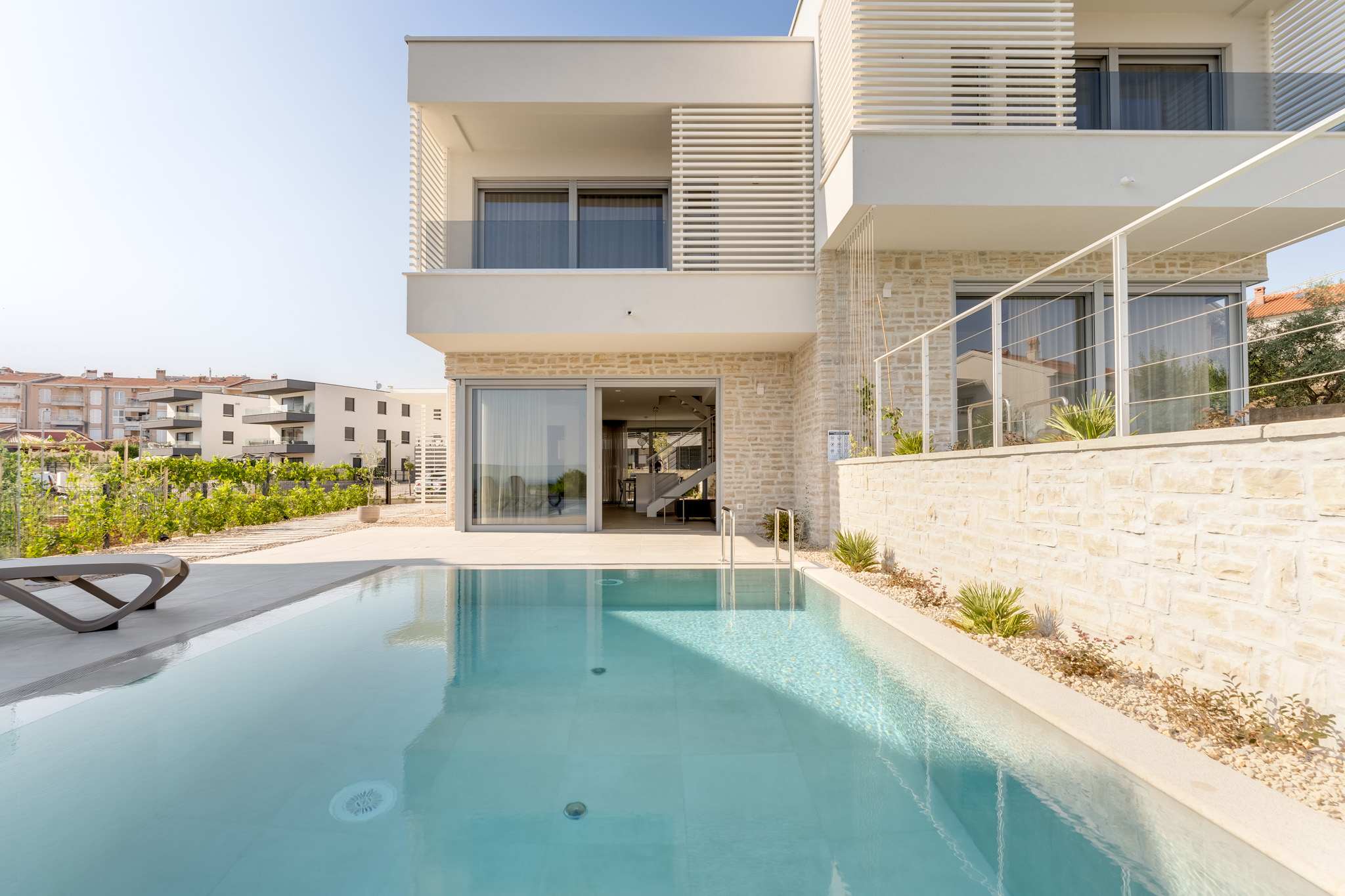 Villa Smokva 1 - nova moderna vila s bazenom, u blizini centra i plaže