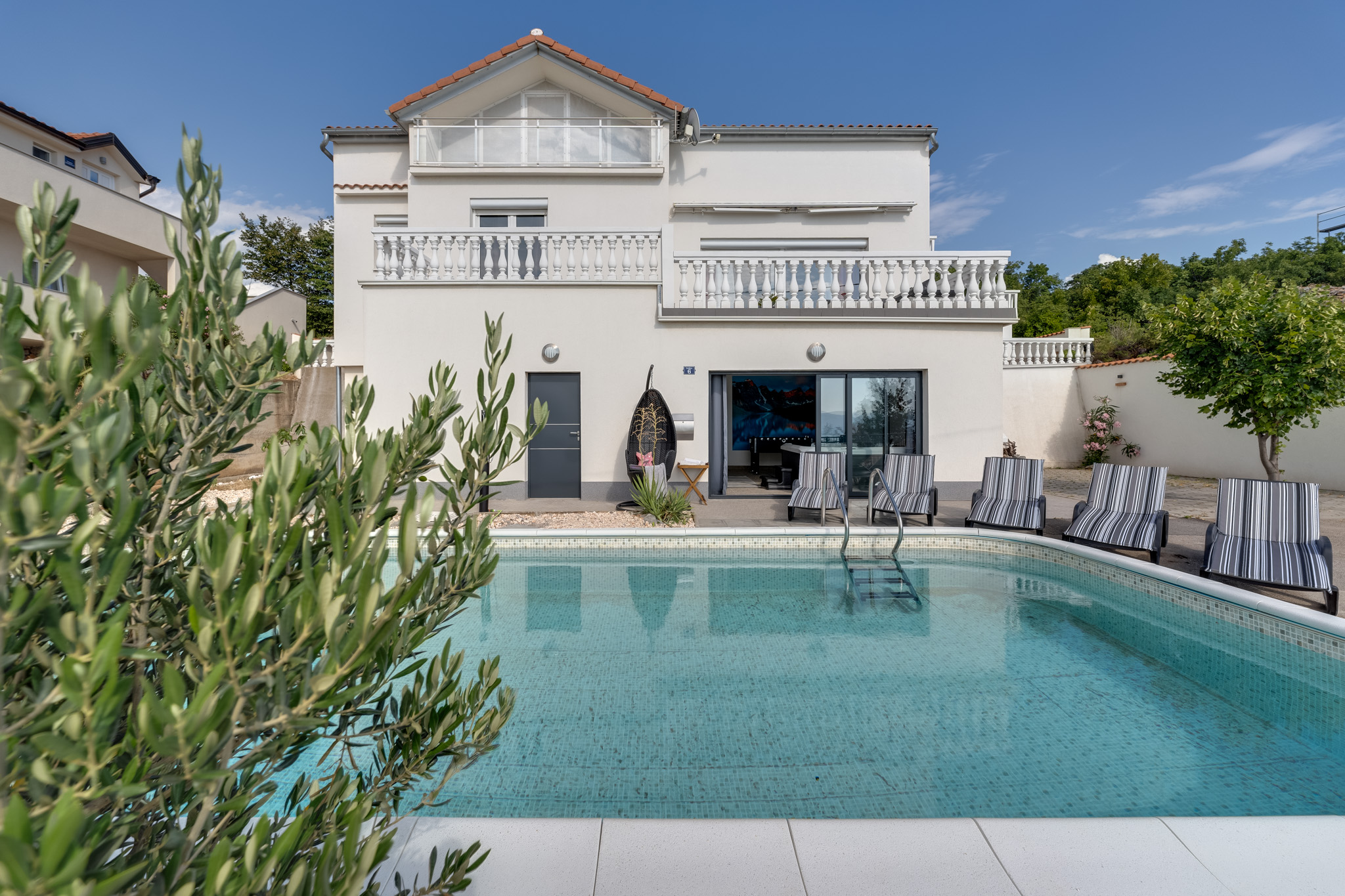 Villa in a quiet environment, with a beautiful panoramic view and a swimming pool