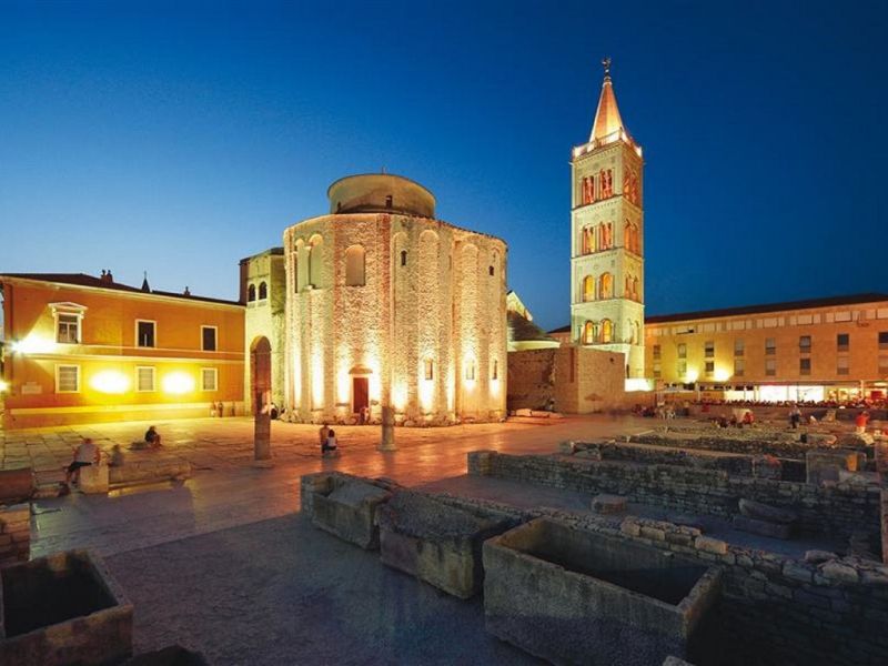 Holiday villa with pool in Croatia, church of st. Donat in Zadar