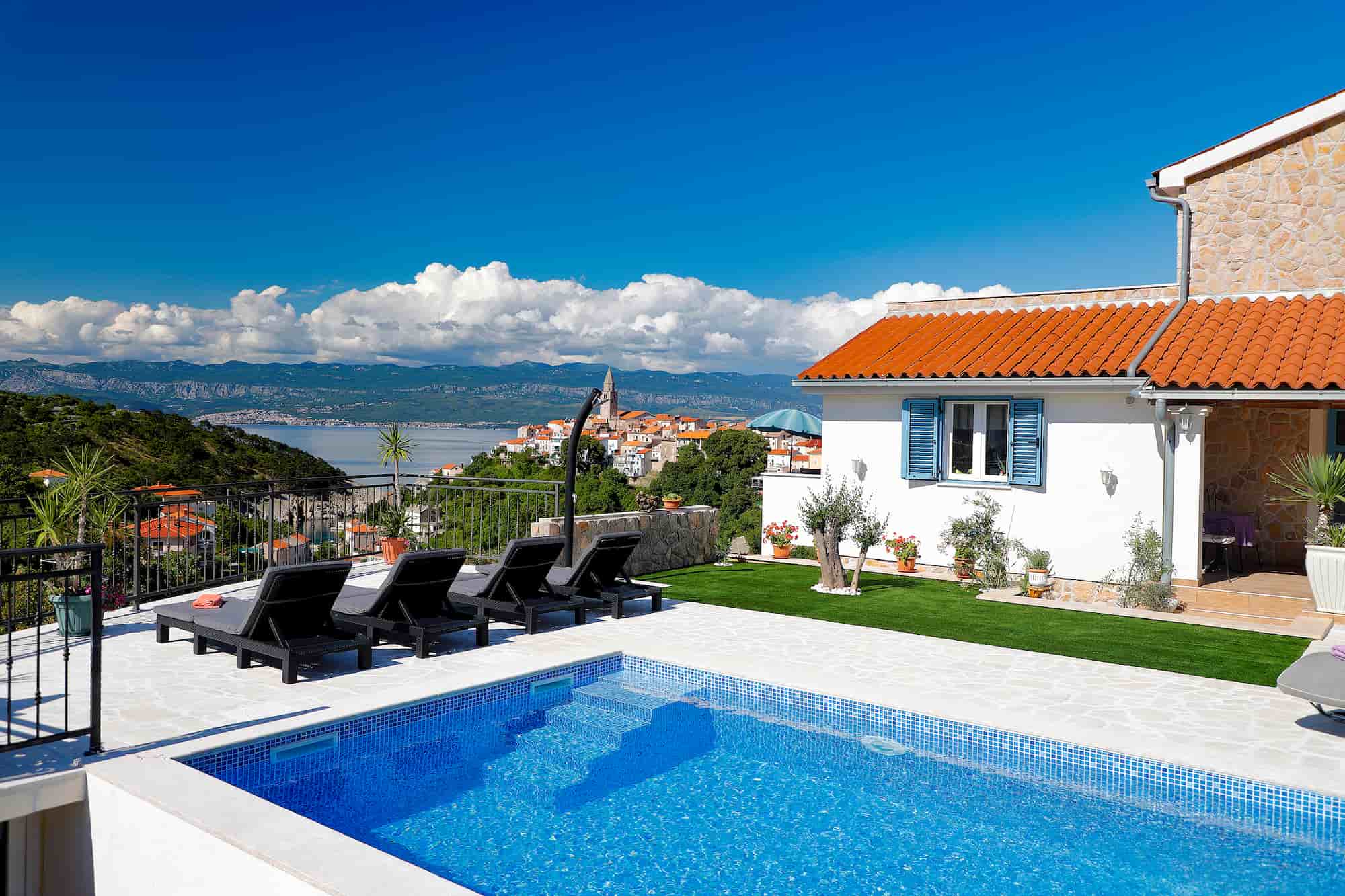 Romantic stone villa with pool, 700 m from the beach