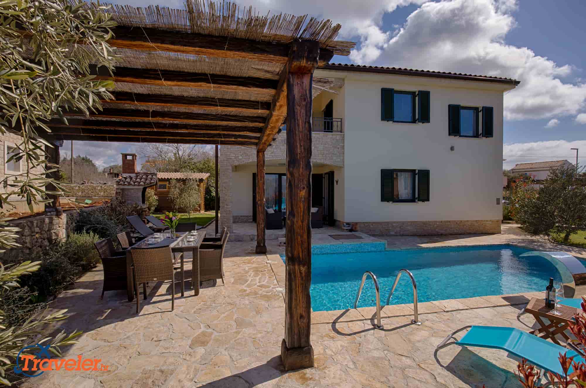 Villa mit Pool, Garten mit Olivenbäumen und Meerblick