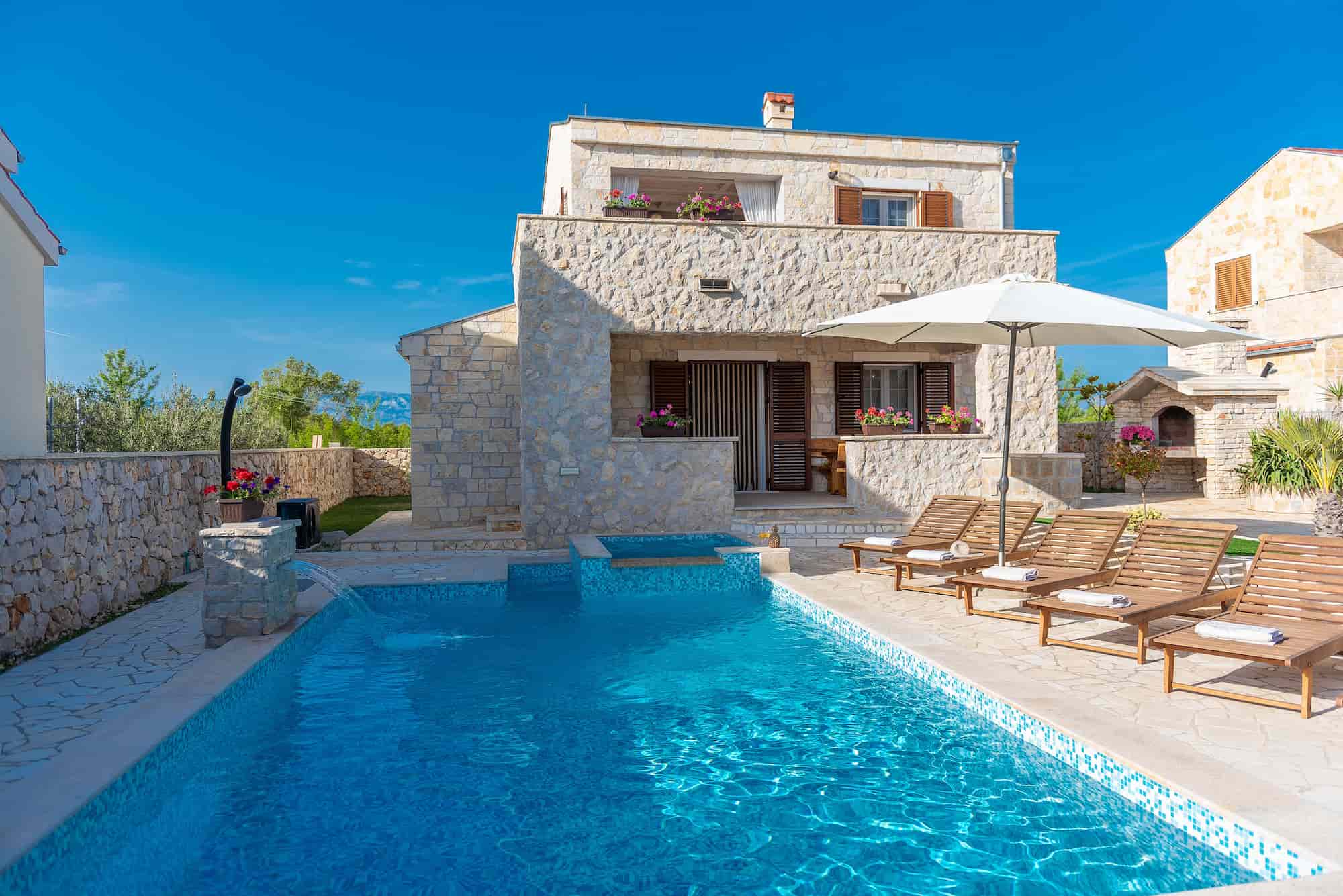 Stone villa with pool, sandy beach and sea view