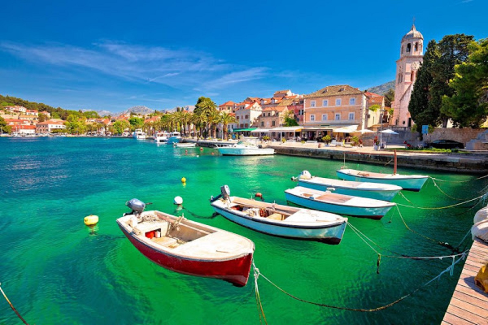 Boote im Meer in der Stadt Zadar